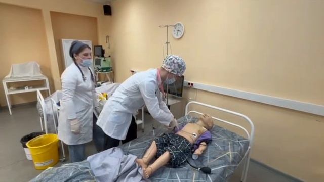 Экстренная мед. помощь при Гипогликемическом состоянии в условиях симуляционного центра, 2025 г смотреть онлайн