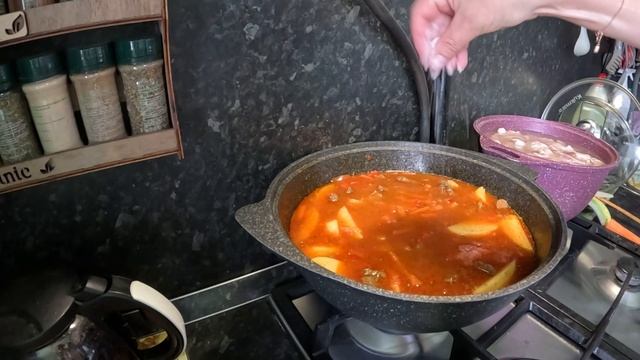 Готовим лагман, поругались с Полиной смотреть онлайн