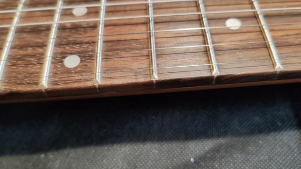 Обзор сборки китайской электрогитары Grote Stratocaster