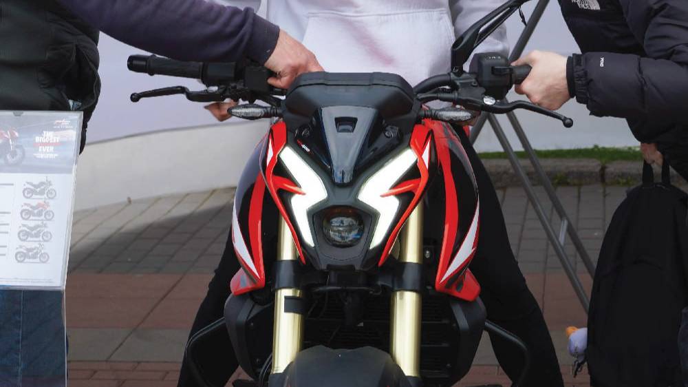 Pulsar NS400Z Ride the Power смотреть онлайн
