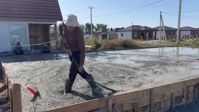 Заливаем плиту фундамента в х. Семигорский смотреть онлайн