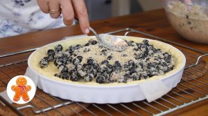 Необычный пирог с черной смородиной