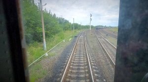 Смотрим на рельсы из последнего вагона поезда / Стук колес поезда на железной дороге
