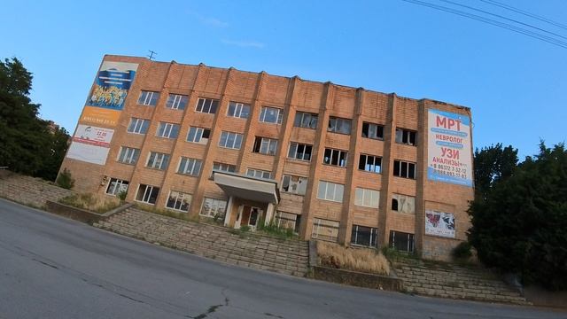 Сальск Ленина 39. Заброшка, в окнах дети!