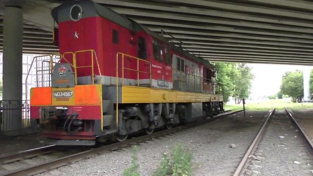 Маневровый тепловоз ЧМЭ3-4567 (ТЧЭ-2) следует резервом. смотреть онлайн