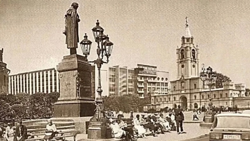 Страстной монастырь в Москве — женский монастырь, основан в 1654 году у ворот Белого города. Утрачен смотреть онлайн