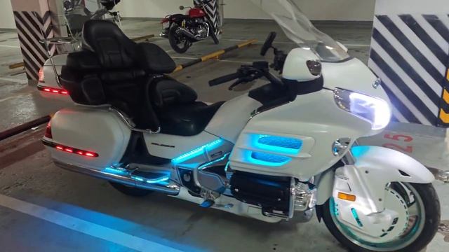 GL1800 inside with music v1 смотреть онлайн