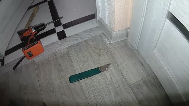 Плинтус пола. Монтаж угла. смотреть онлайн