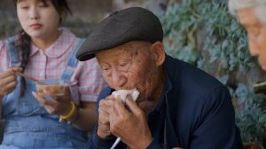 Chinese Little Cherry — A Seasonal Wild Mountain Delicacy in Summer【滇西小哥】