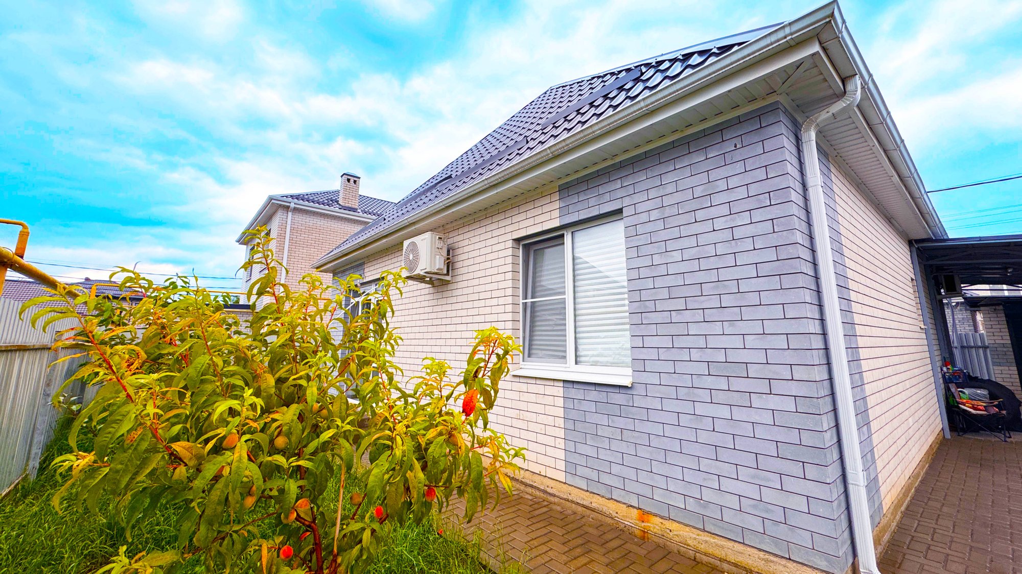 Великолепный дом с качественным ремонтом, видеонаблюдением и развитой инфраструктурой! смотреть онлайн