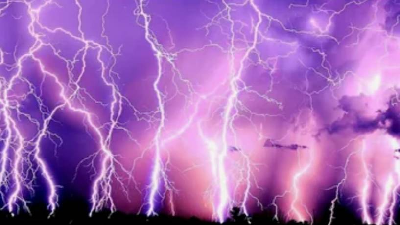 Невиданной мощи шторм в Париже смотреть онлайн