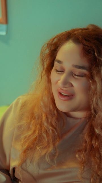 LOLA - В городе тесном смотреть онлайн