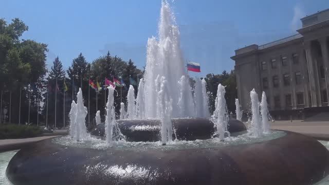 Прогулка по главной улице Красной в Краснодаре, что можно посмотреть за время пересадки. смотреть онлайн