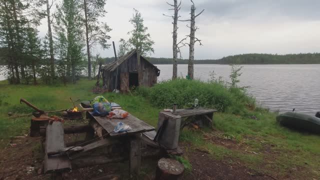 ДЕДОВА ИЗБА. Уха на Костре. Быт в Таёжной Избе. Поймал Хорошую Рыбину. Жизнь на Острове. смотреть онлайн