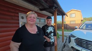 У нас разобрали теплицу. Едем развлекать детей в парке.