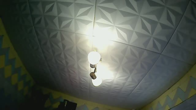 Люстра на планке. Потолок - бетон. смотреть онлайн