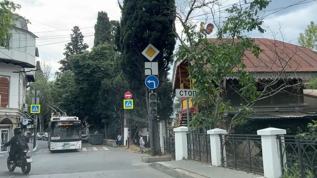 Ялта. От ост."Ромашка" по ул. Кирова, Маршака, Гоголя, Володарского. 15.06.25. Крым. Crimea. Yalta. смотреть онлайн