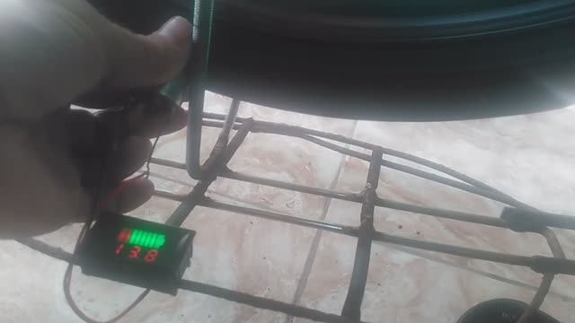 Ручной портативный генератор . Дина́мо-маши́на или дина́мо — устаревшее название генератора