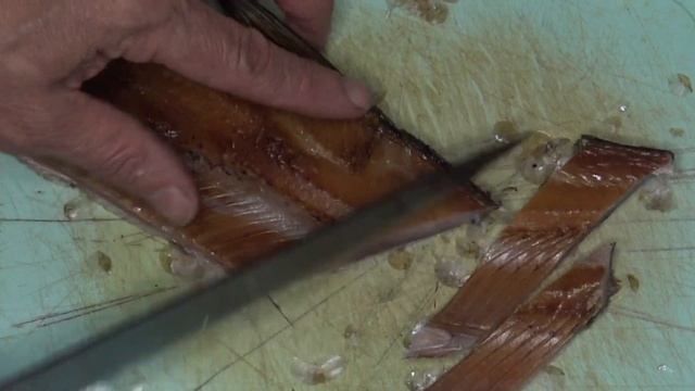 Деликатес из подкопченого сига. Рецепт, подсмотренный в старательской артели. смотреть онлайн