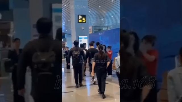 Эпизод 424 Какой JK широкий, а завтра концерт Джина, на котором будут Ви и Хобби 🥰 смотреть онлайн