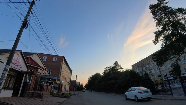 Сальск Павлова. Поликлиника вечером