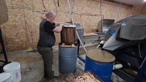 1000016423.mp4 этот год очень медовый