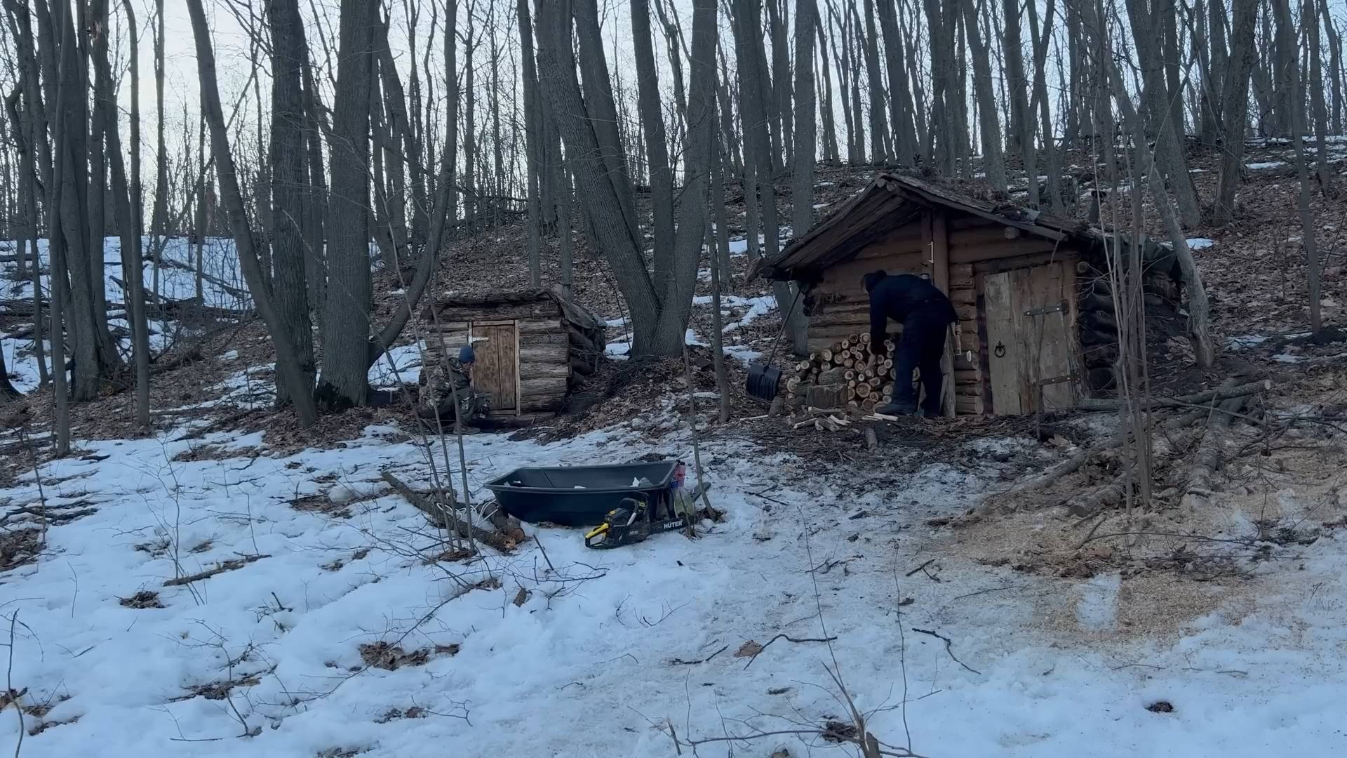 Пришли в землянку у реки. Заночевали в уюте и приготовили плов смотреть онлайн