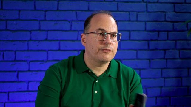 Смерть на фабриках Foxconn. Как популярность iPhone убивала людей смотреть онлайн