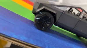 Марк спасает грузовик и машины на мосту.