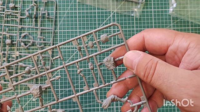 №240 Обзор экипажа танка FT-17 и мотоциклиста. MENG 1/35.mp4