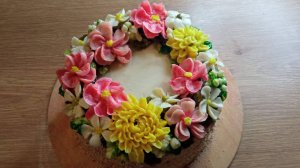 Делаю цветы из масляного крема для украшения домашнего медового торта