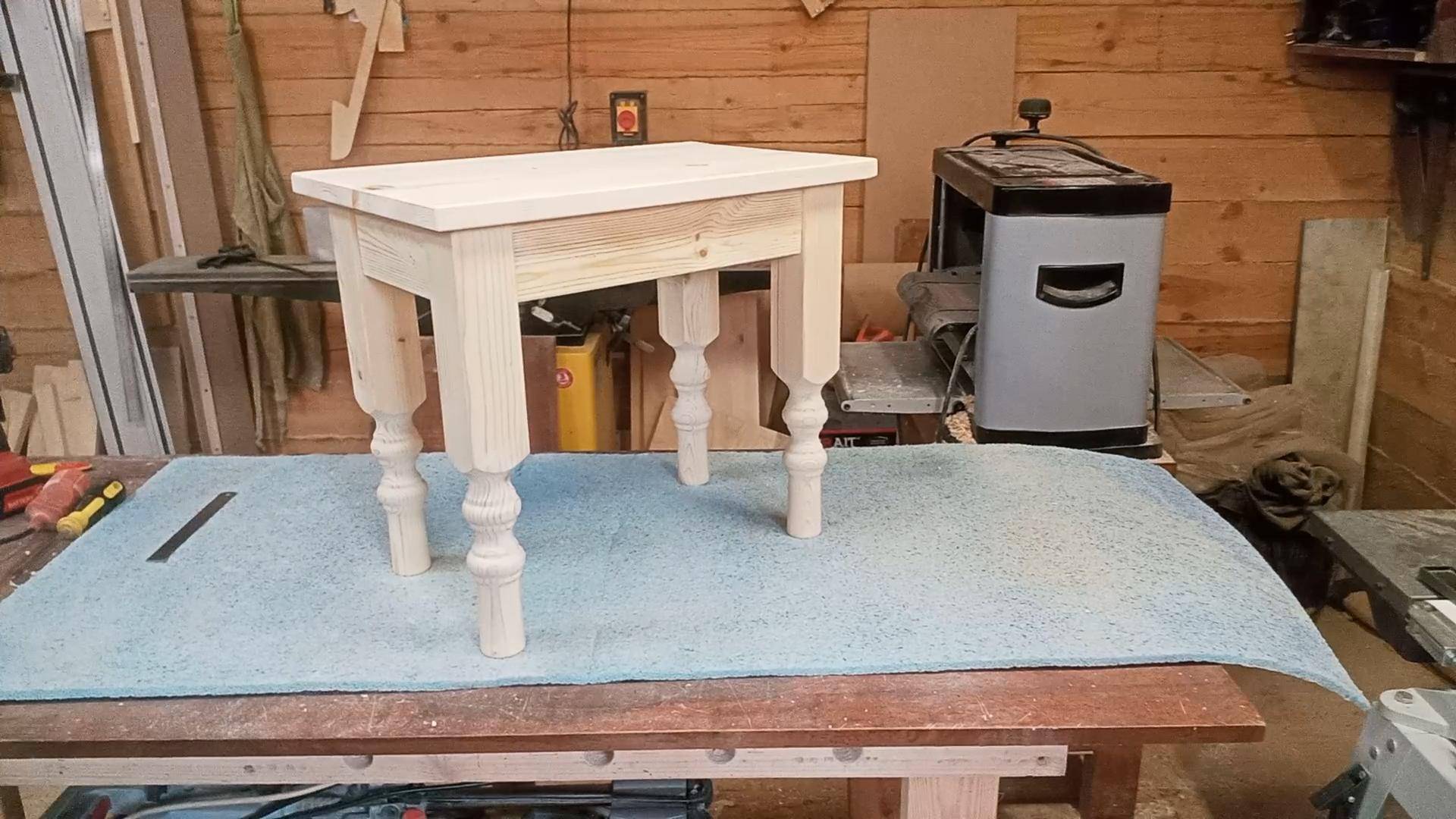 Банкетка деревянная на шкантах #сезонконтентаRUTUBE смотреть онлайн