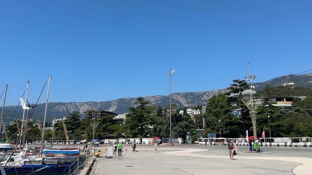 Температура воздуха и морской воды в Ялте. Цены на массаж на пляже и цены прокатиться на яхте смотреть онлайн