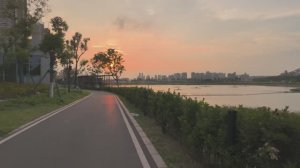 🇨🇳 Ухань, Китай - вечернее велопутешествие по мегаполису на электрическом мопеде - 2025