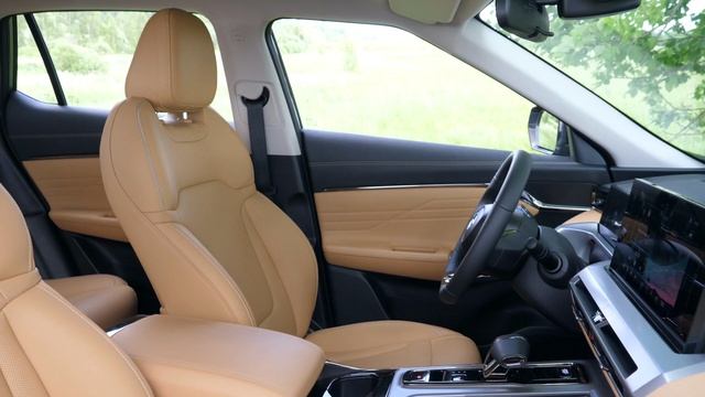 Нарвался на GAC GS4 конкурент Джили Атлас и Хавал Ф7. Говорят ГАК GS4 это Тойота РАВ4. Проверим.