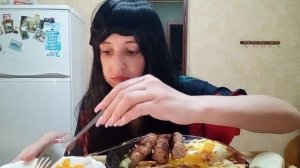 Мукбанг/Купаты с яйцами