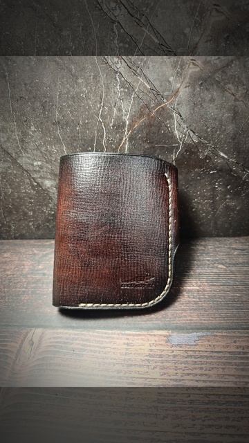 кошелёк бифолд окрашенный вручную из натуральной кожи