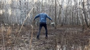 Землянка у ручья - её затопило. Сезон шашлыков открыт под пение птиц