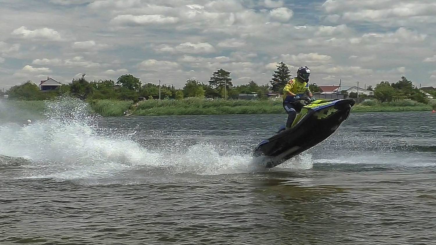 Волжская молодежь отмечает праздник смотреть онлайн