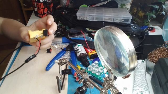 очень лёгкая схема легче некуда два в одном для начинающих радиолюбителей