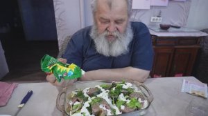 ПЕНСИОНЕР БРОСИЛ ЖЕНУ И ПОДАЛ НА РАЗВОД ТЕПЕРЬ ГОТОВИТ САМ РЫБА В ДУХОВКЕ ПО-ХОЛОСТЯЦКИ