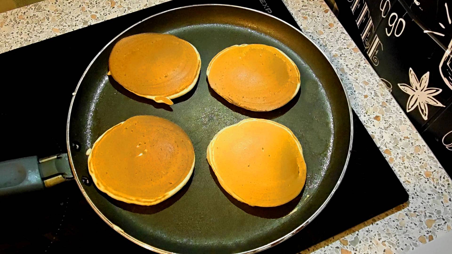 Вкусный завтрак за 5 минут.Панкейки на молоке.