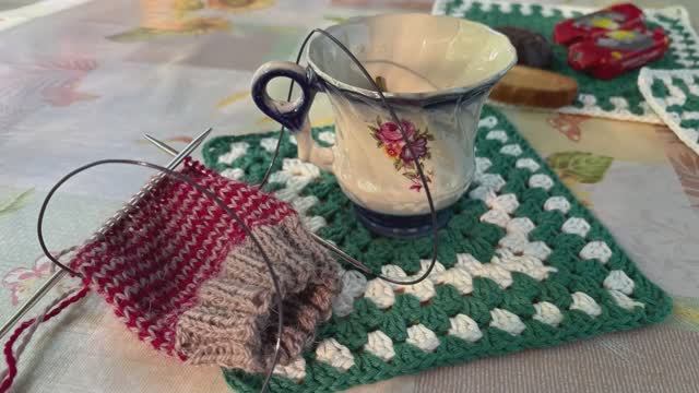 Салфетки крючком в технике Бабушкин квадрат для садовой беседки смотреть онлайн