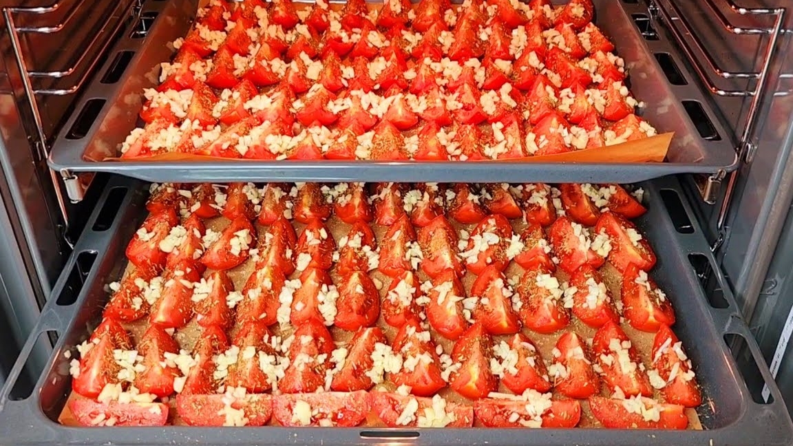 Теперь зимой помидоры не покупаю. Этот метод пенсионерам по карману. Мало кто знает этот секрет. смотреть онлайн