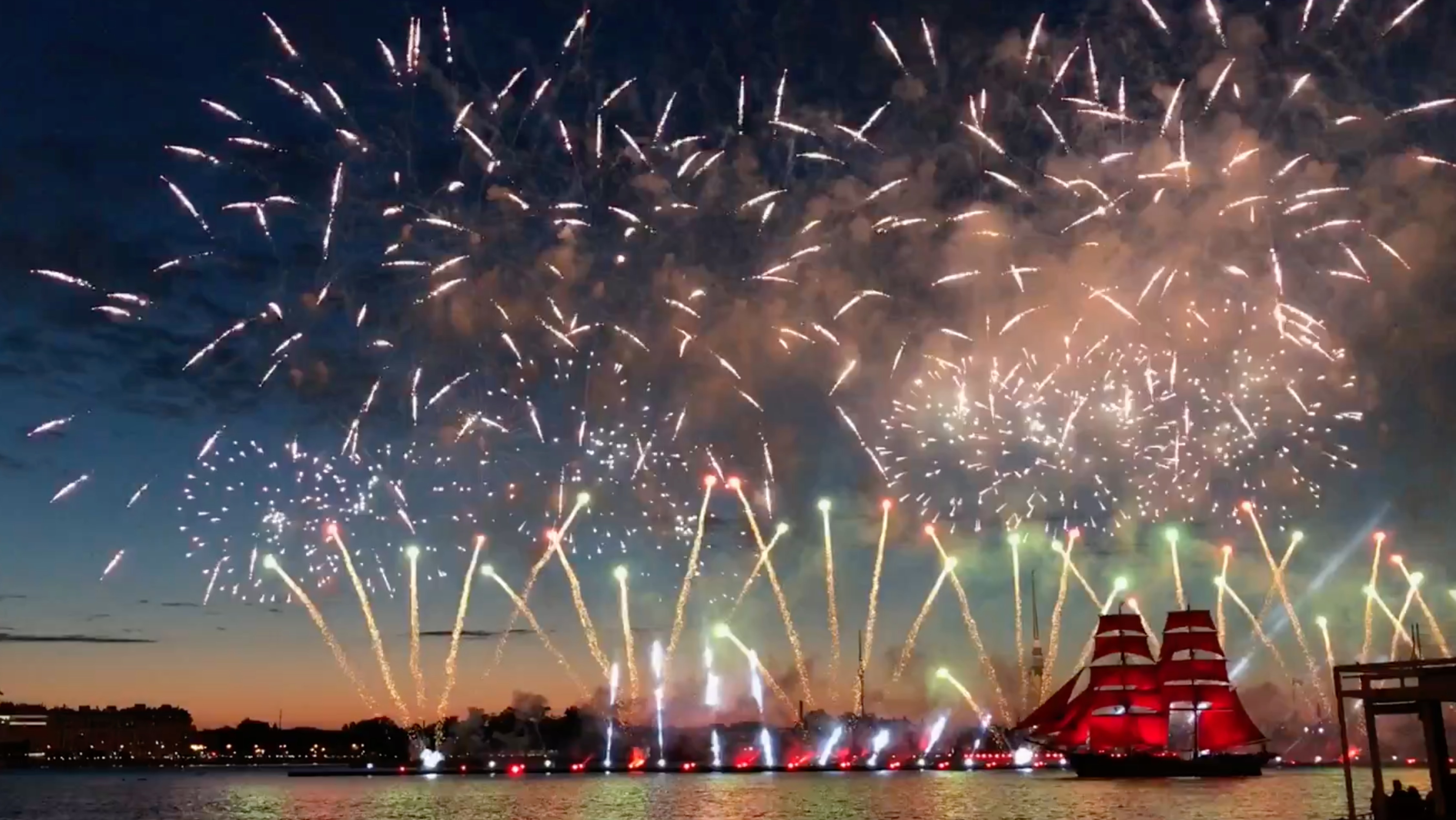 Алые паруса в Санкт-Петербурге смотреть онлайн