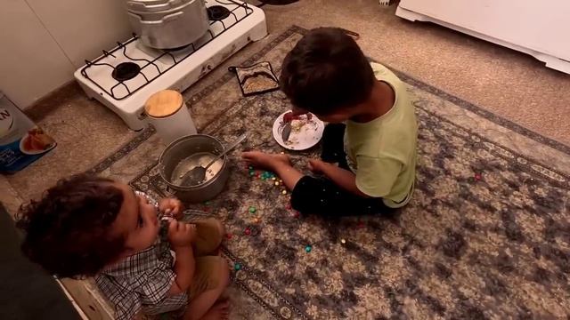 Работа на ферме. Тайиба с двумя детьми и стремлением к неопределенному будущему. смотреть онлайн