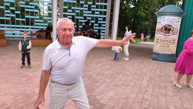 танцы в парке Победы 28.06.25. смотреть онлайн