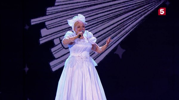 Надежда Кадышева вышла на сцену «Алых Парусов» под визг выпускников