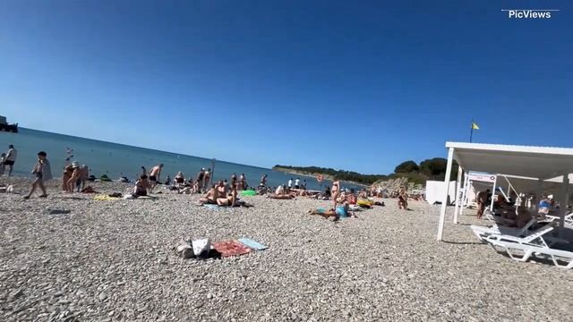 Геленджик Дикий пляж и пляж в Голубой бухте сегодня 29 июня 2025. Погода и море сейчас, обстановка смотреть онлайн