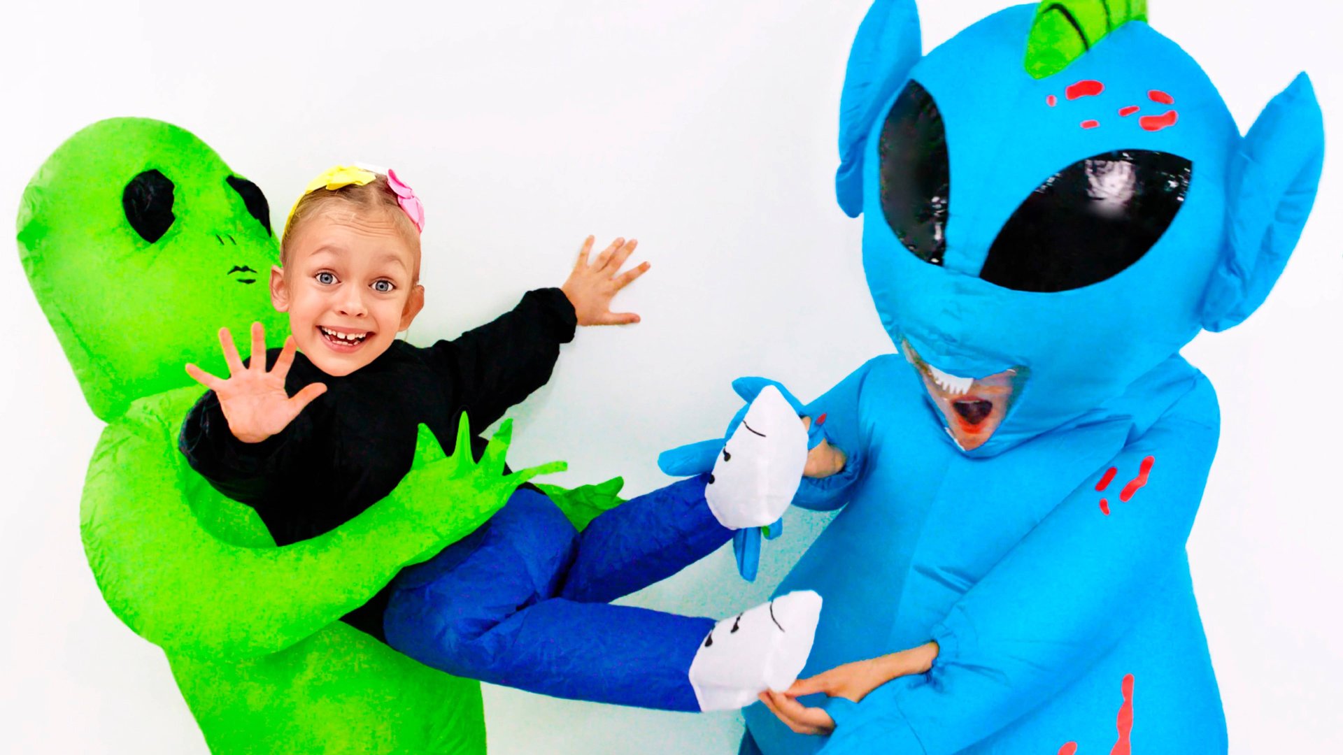 Конкурс костюмов | Детские песни Майи и Маши+Детские сборники смотреть онлайн